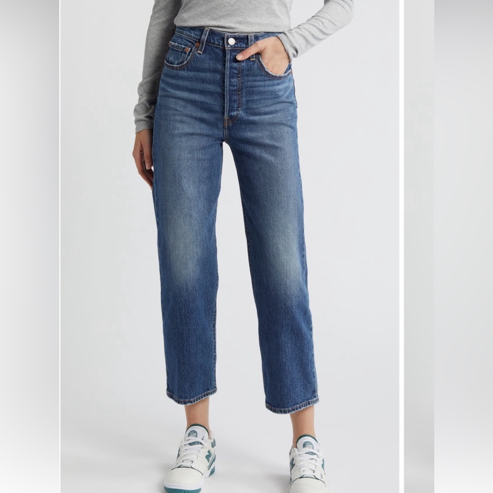 Levi’s ribcage ankle straight, some stretch, forgiving fit

NWT, never worn